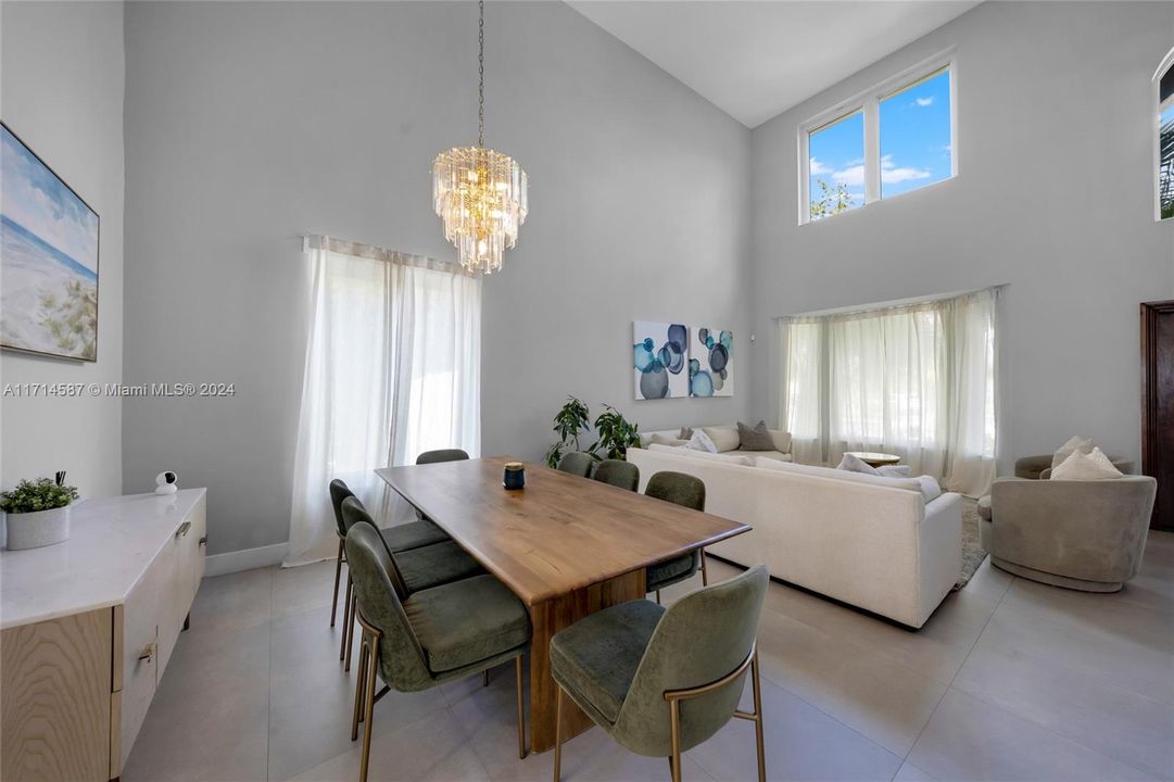 最近租的: $6,300 (4 贝兹, 3 浴室, 2614 平方英尺)