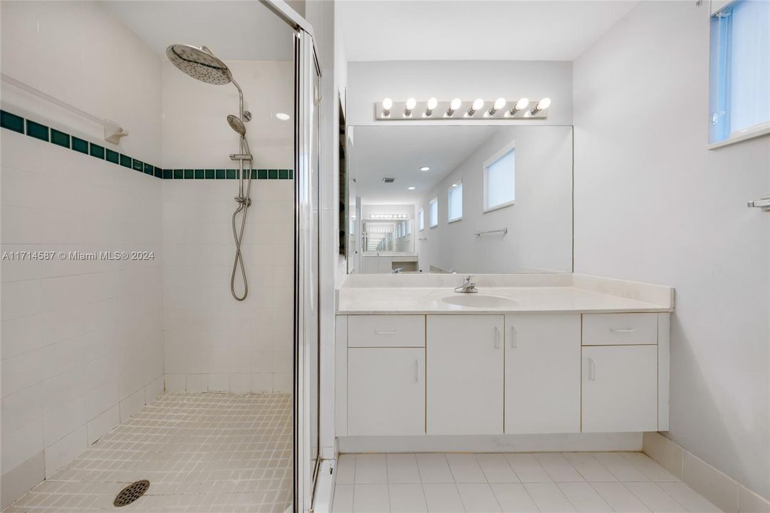 最近租的: $6,300 (4 贝兹, 3 浴室, 2614 平方英尺)