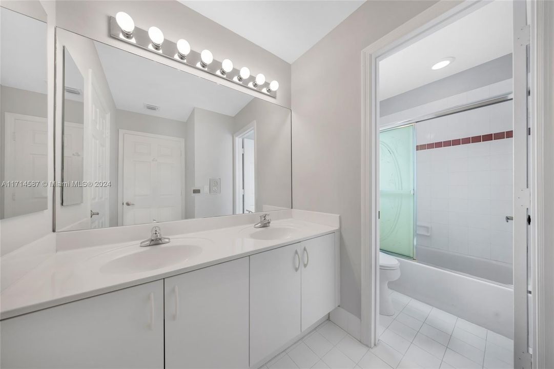 最近租的: $6,300 (4 贝兹, 3 浴室, 2614 平方英尺)