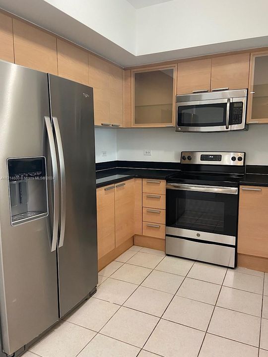 For Rent: $2,600 (2 beds, 2 baths, 1210 Square Feet)