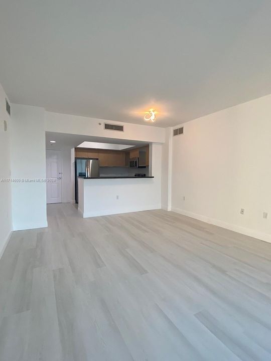 For Rent: $2,600 (2 beds, 2 baths, 1210 Square Feet)