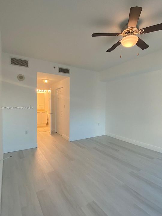 For Rent: $2,600 (2 beds, 2 baths, 1210 Square Feet)