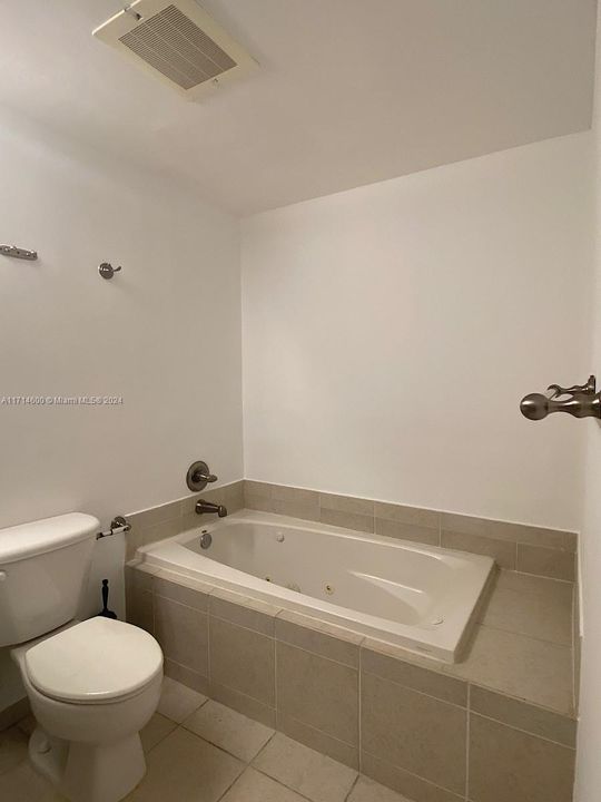 For Rent: $2,600 (2 beds, 2 baths, 1210 Square Feet)