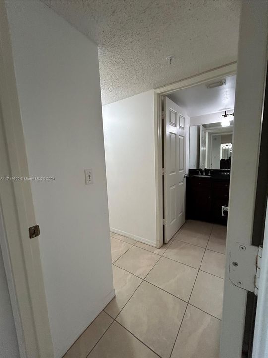 For Rent: $2,500 (2 beds, 2 baths, 1124 Square Feet)