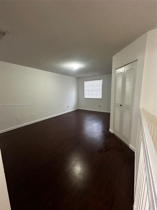 For Rent: $1,950 (1 beds, 1 baths, 887 Square Feet)