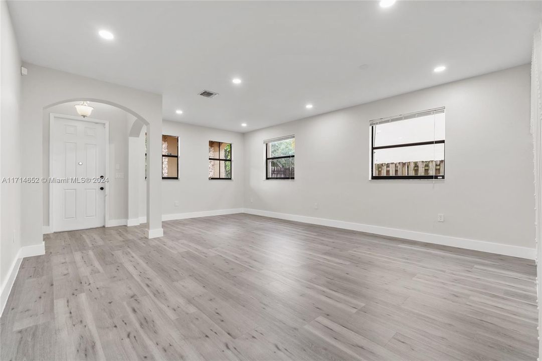 For Sale: $635,000 (4 beds, 2 baths, 2537 Square Feet)