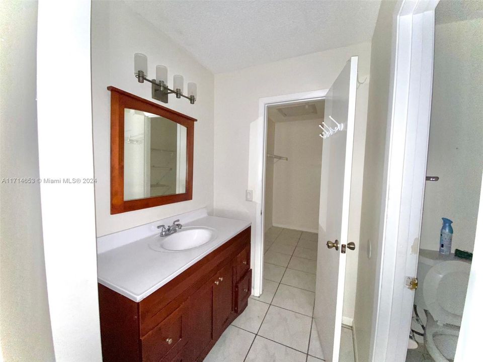 For Rent: $2,400 (3 beds, 2 baths, 1093 Square Feet)