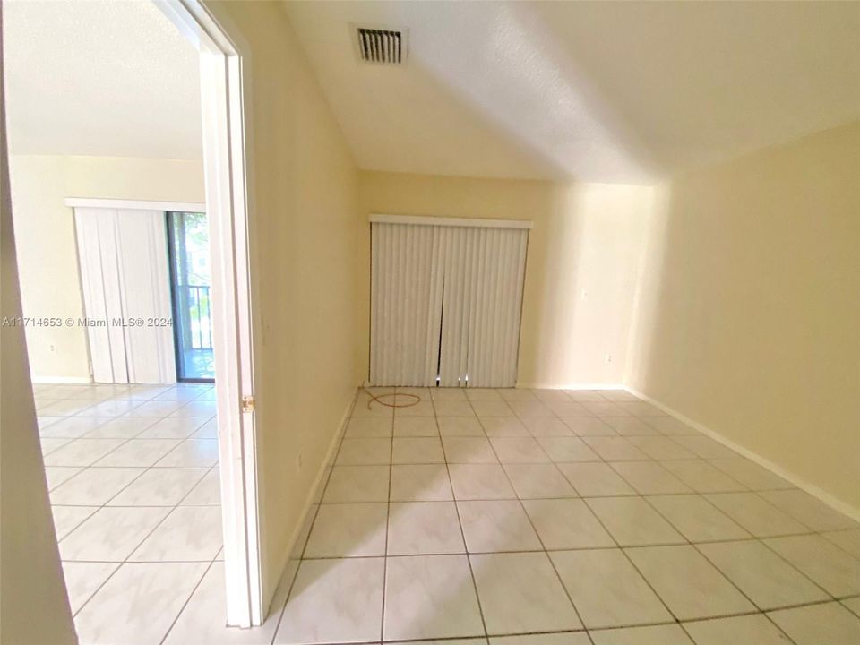 For Rent: $2,400 (3 beds, 2 baths, 1093 Square Feet)