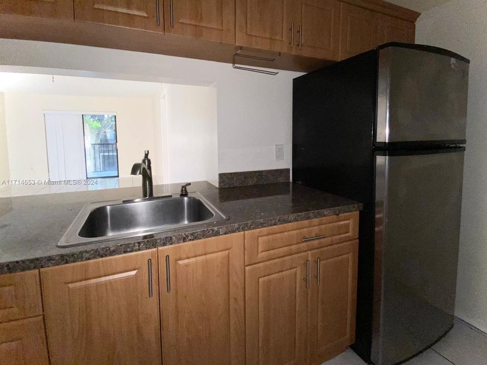 For Rent: $2,400 (3 beds, 2 baths, 1093 Square Feet)