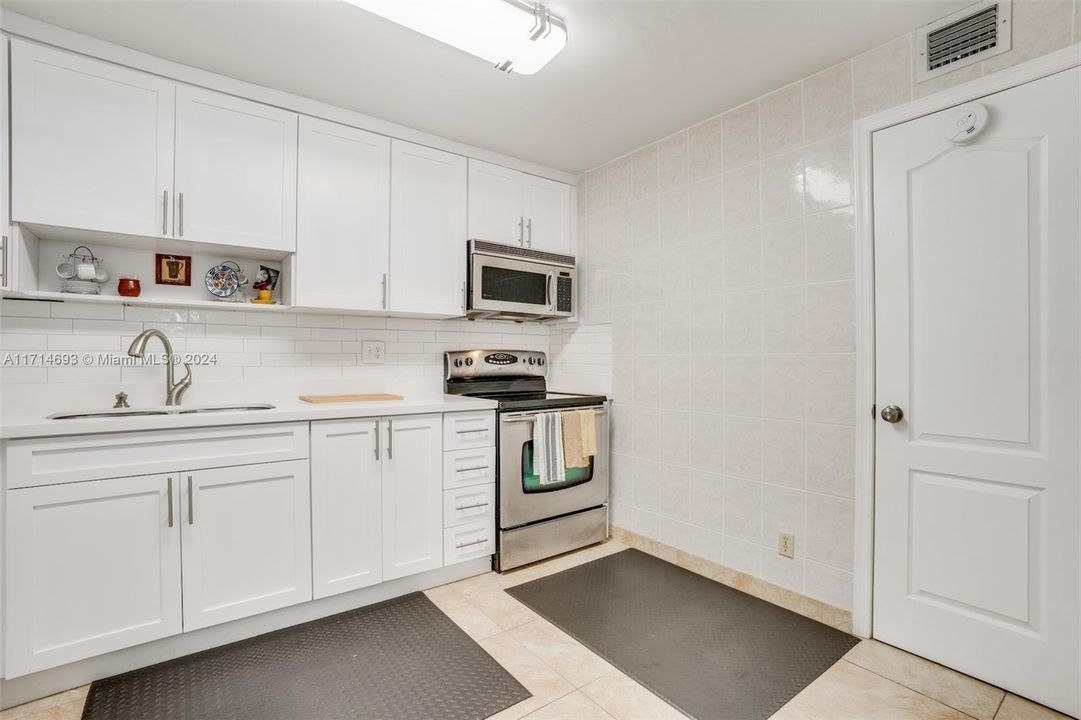 For Sale: $238,000 (2 beds, 2 baths, 1332 Square Feet)