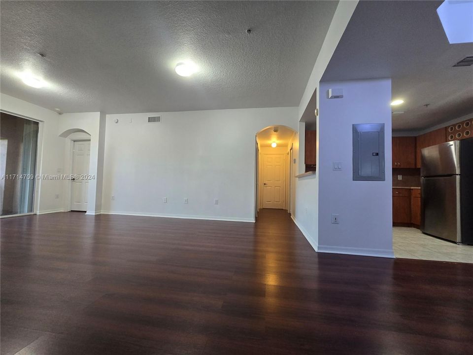 For Rent: $2,850 (3 beds, 2 baths, 1464 Square Feet)