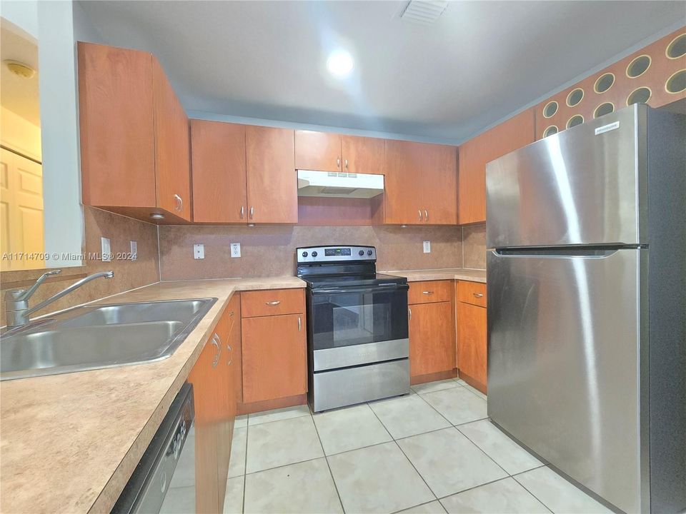 For Rent: $2,850 (3 beds, 2 baths, 1464 Square Feet)