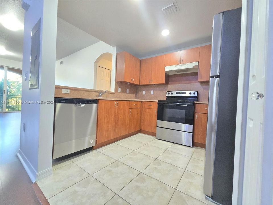 For Rent: $2,850 (3 beds, 2 baths, 1464 Square Feet)