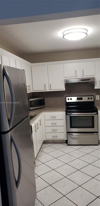 For Rent: $2,700 (2 beds, 2 baths, 1202 Square Feet)