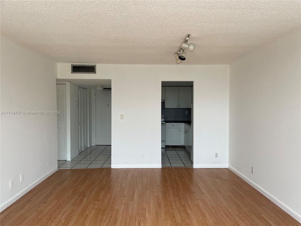 For Rent: $1,750 (1 beds, 1 baths, 780 Square Feet)