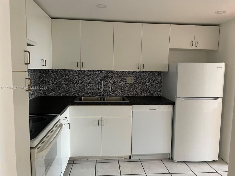 For Rent: $1,750 (1 beds, 1 baths, 780 Square Feet)