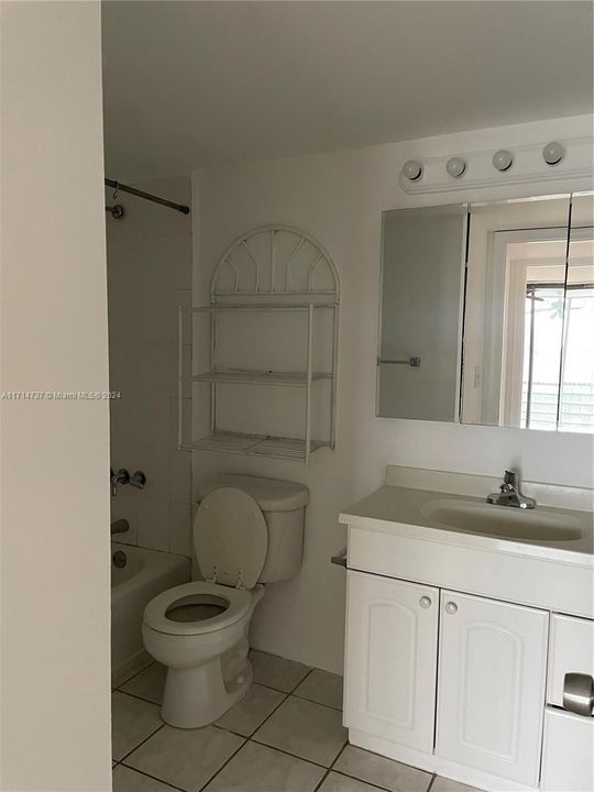 For Rent: $1,750 (1 beds, 1 baths, 780 Square Feet)