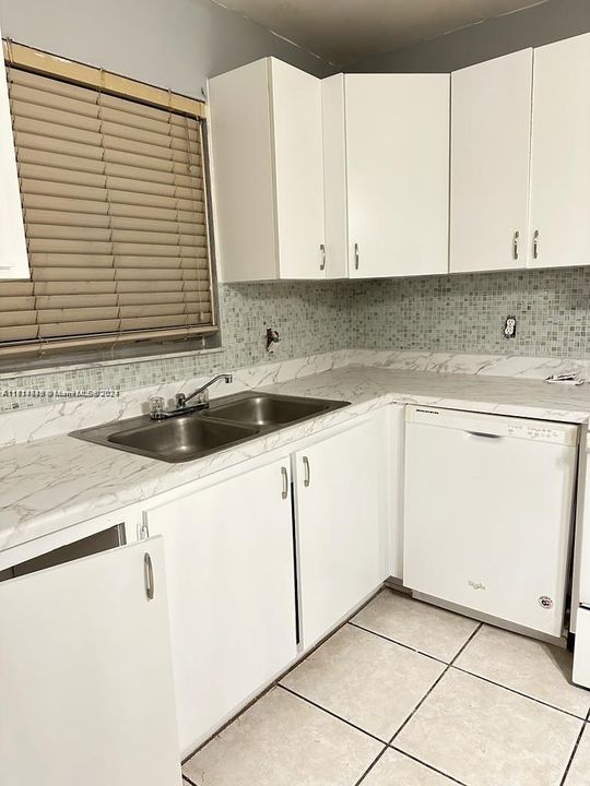 For Rent: $2,150 (2 beds, 2 baths, 950 Square Feet)