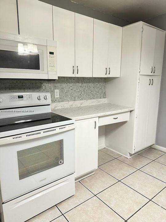 For Rent: $2,150 (2 beds, 2 baths, 950 Square Feet)