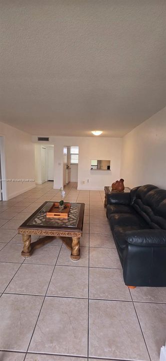 For Rent: $1,800 (1 beds, 1 baths, 768 Square Feet)