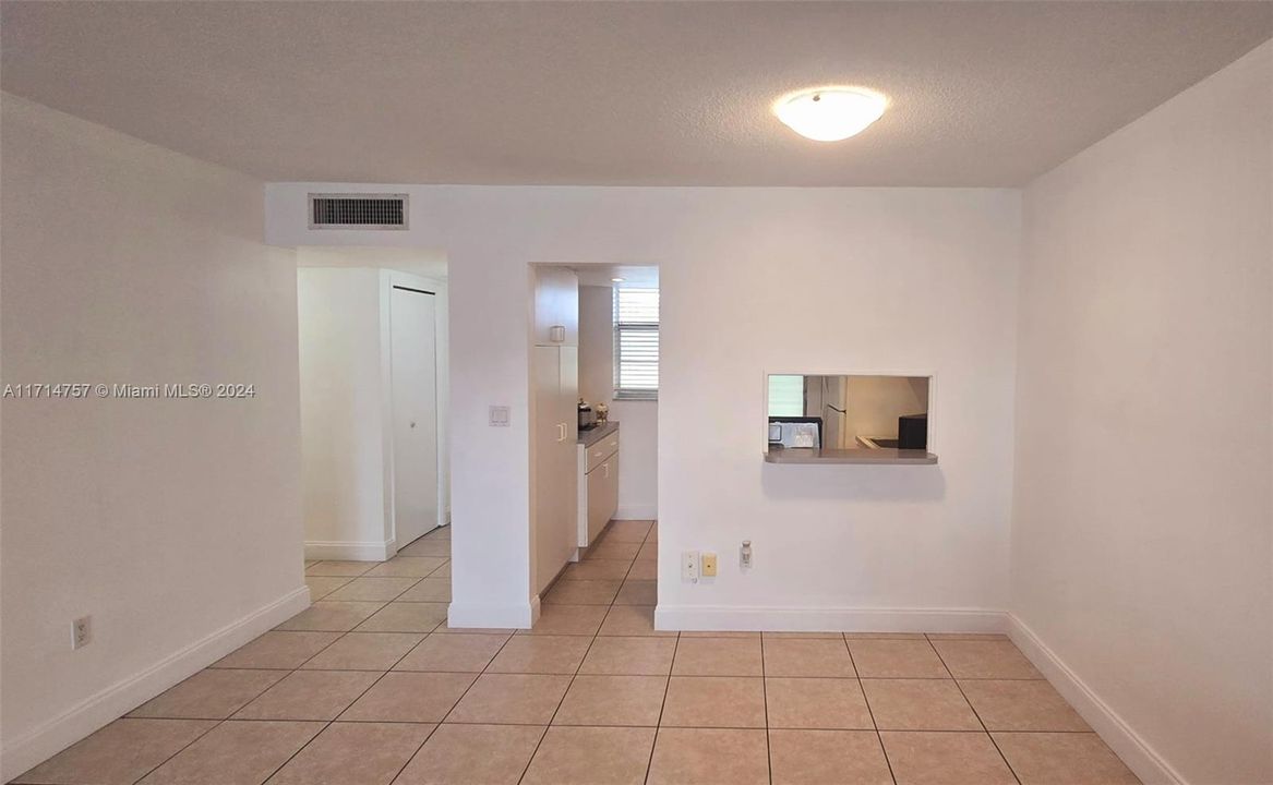 For Rent: $1,800 (1 beds, 1 baths, 768 Square Feet)