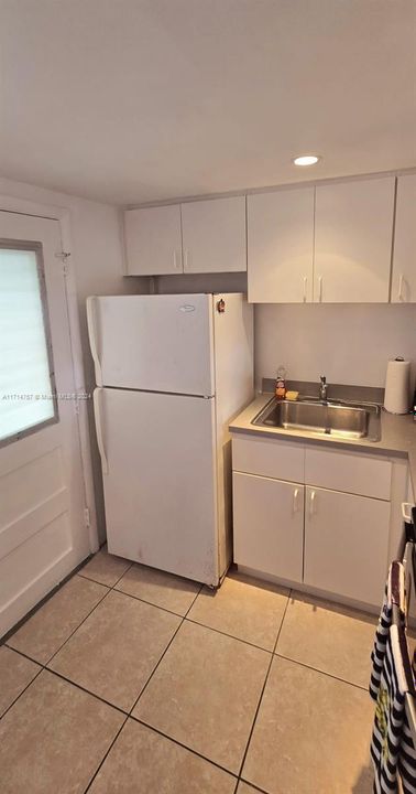 For Rent: $1,800 (1 beds, 1 baths, 768 Square Feet)