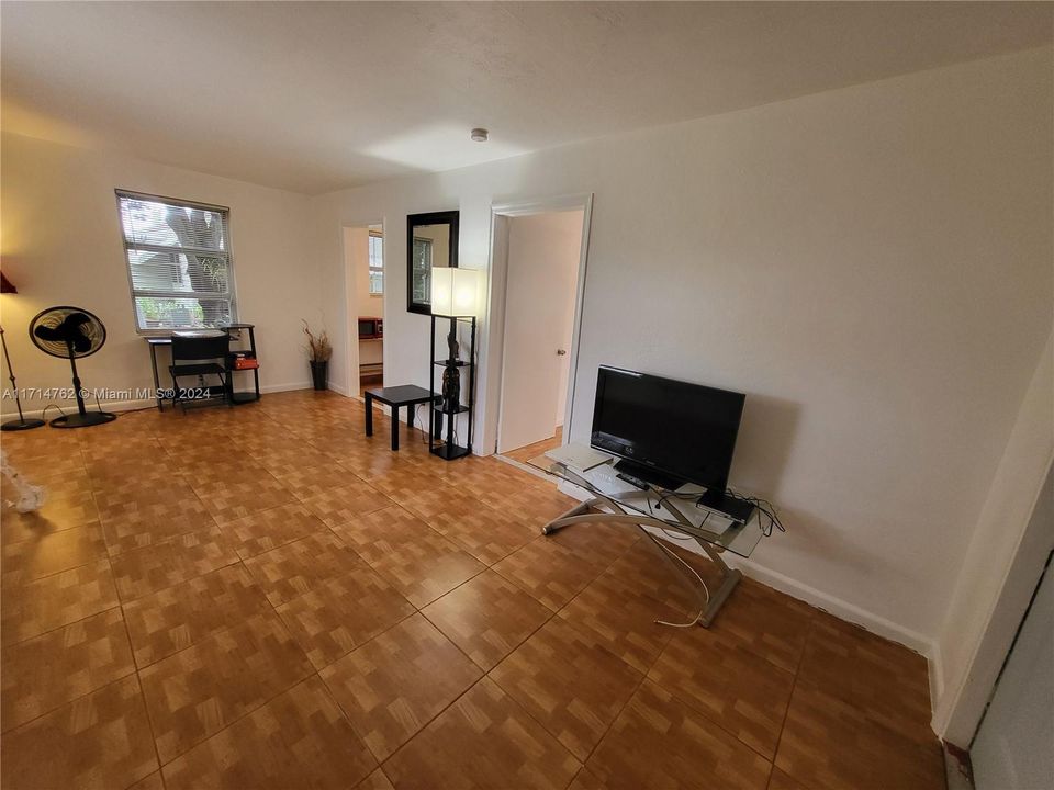 For Rent: $1,600 (1 beds, 1 baths, 660 Square Feet)