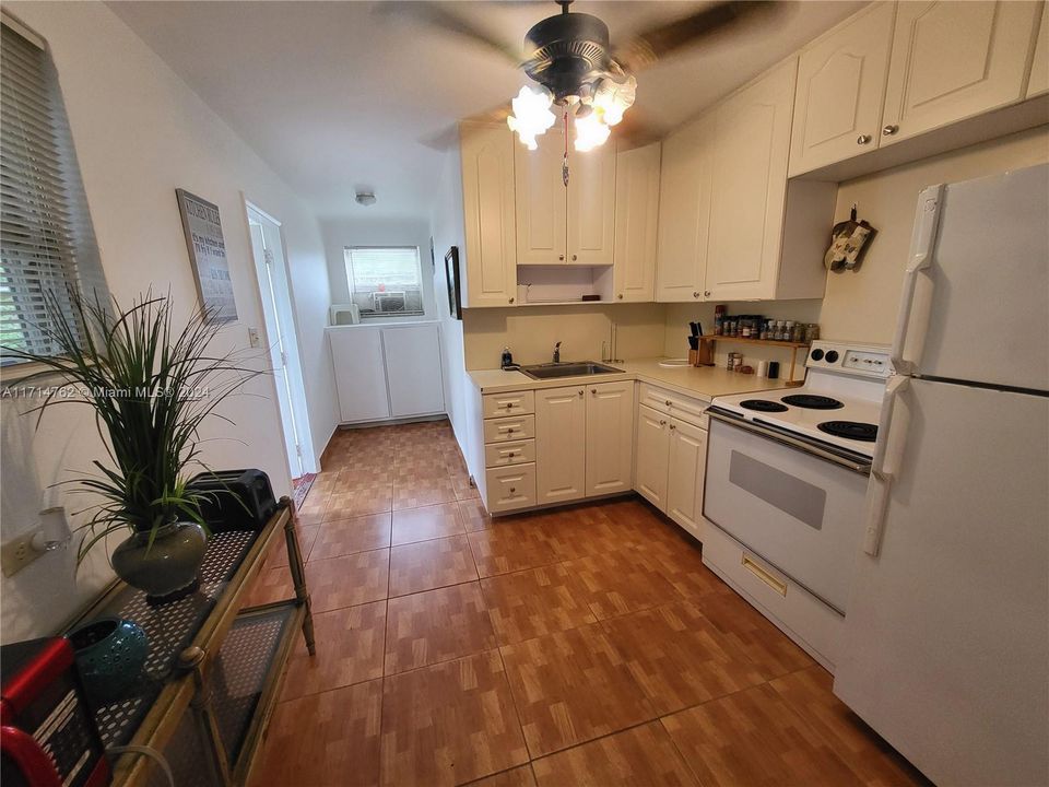 For Rent: $1,600 (1 beds, 1 baths, 660 Square Feet)