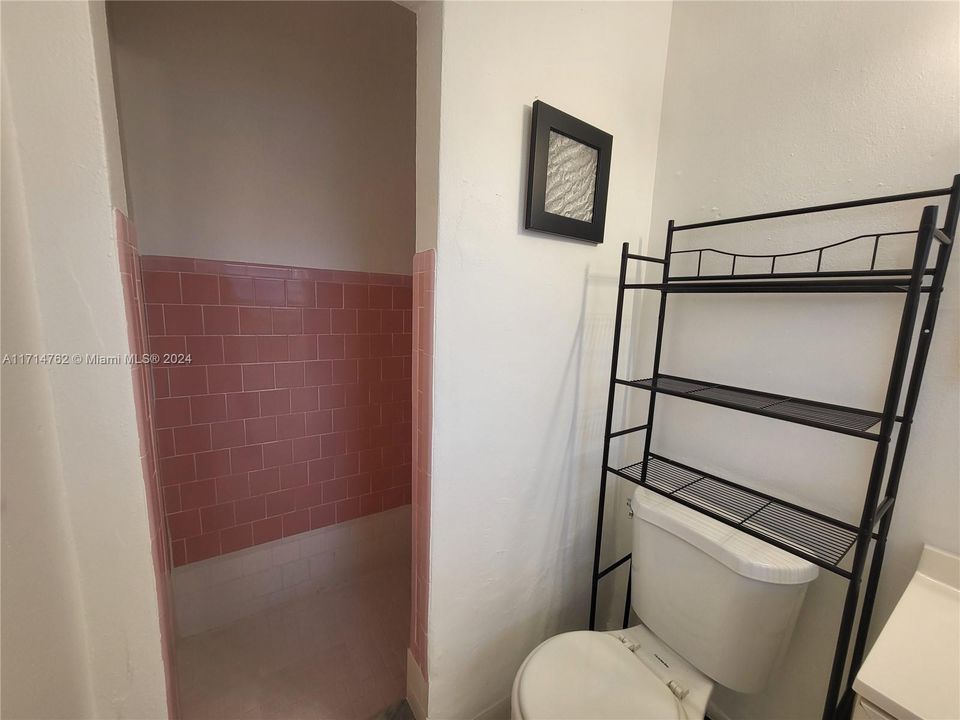 For Rent: $1,600 (1 beds, 1 baths, 660 Square Feet)