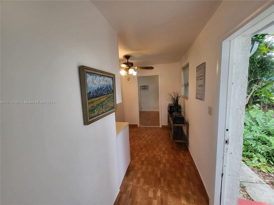 For Rent: $1,600 (1 beds, 1 baths, 660 Square Feet)