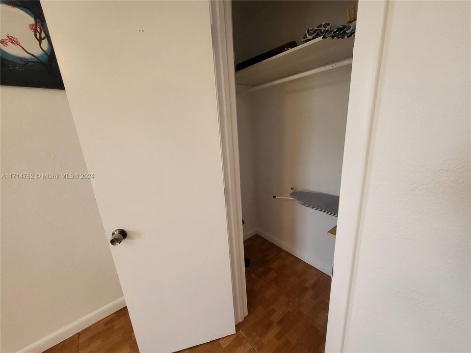 For Rent: $1,600 (1 beds, 1 baths, 660 Square Feet)