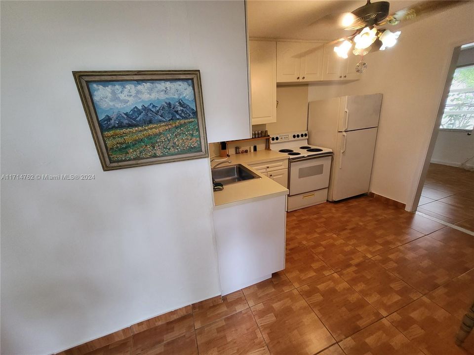 For Rent: $1,600 (1 beds, 1 baths, 660 Square Feet)