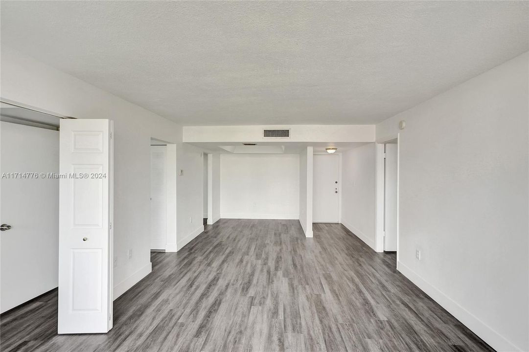 For Rent: $2,300 (2 beds, 2 baths, 927 Square Feet)