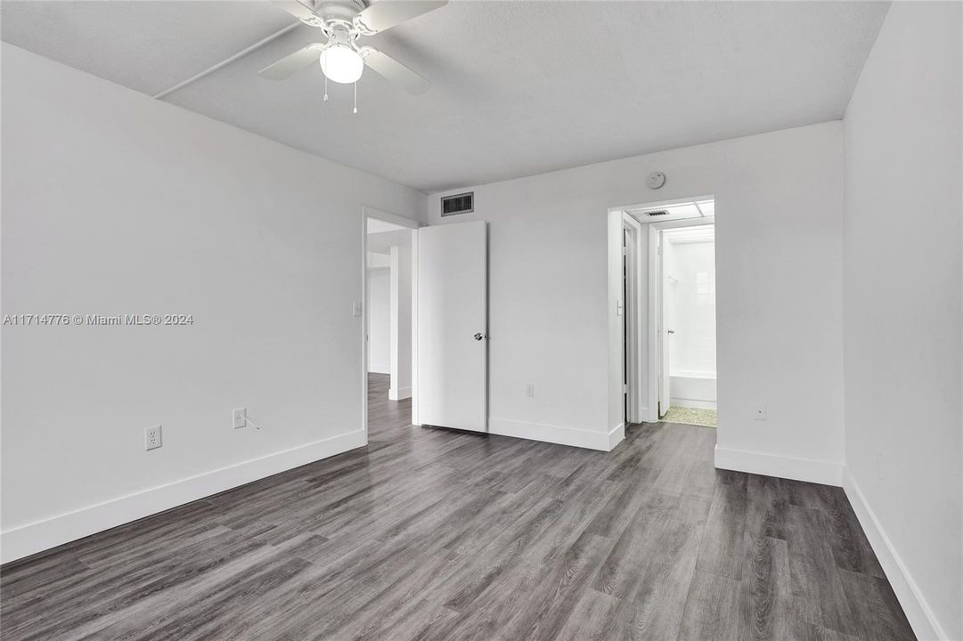 For Rent: $2,300 (2 beds, 2 baths, 927 Square Feet)