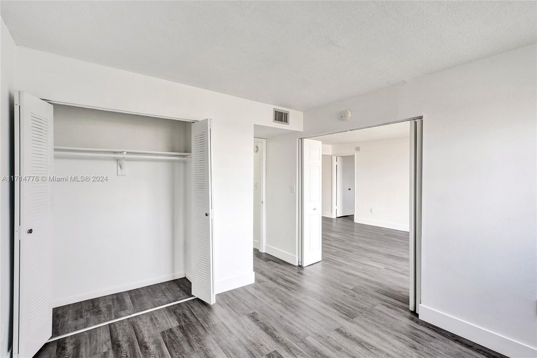 For Rent: $2,300 (2 beds, 2 baths, 927 Square Feet)