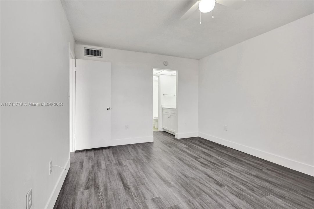 For Rent: $2,300 (2 beds, 2 baths, 927 Square Feet)