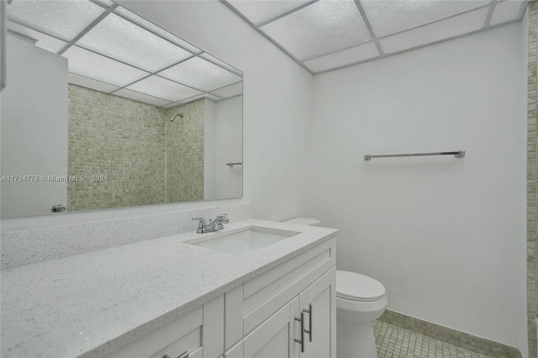 For Rent: $2,300 (2 beds, 2 baths, 927 Square Feet)