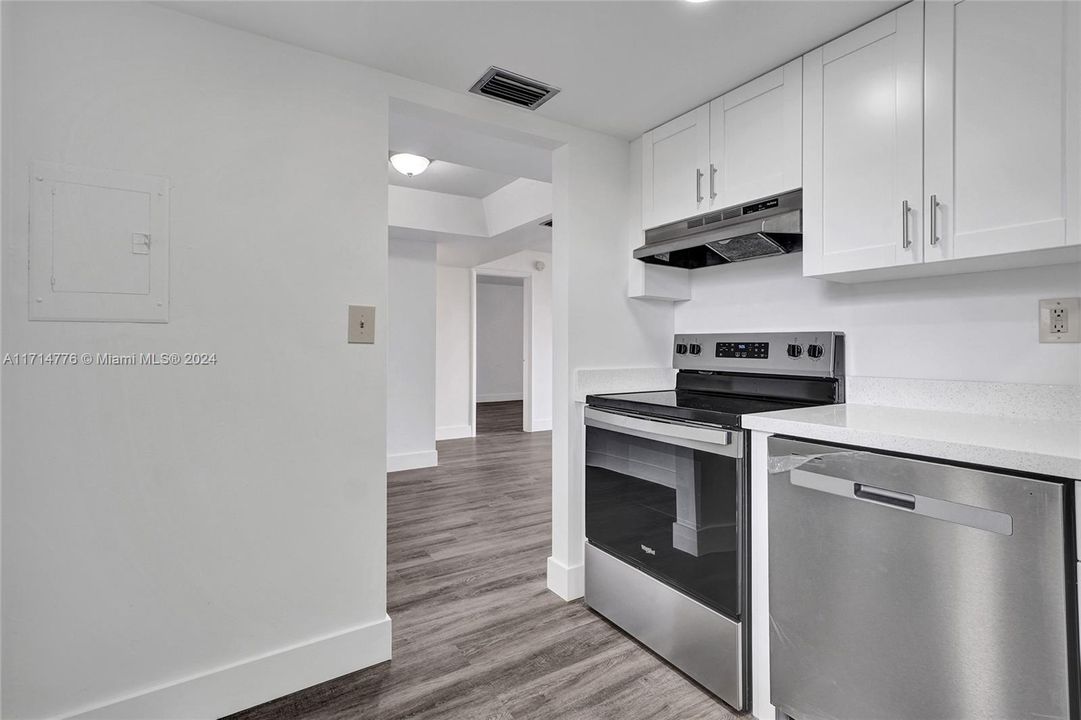 For Rent: $2,300 (2 beds, 2 baths, 927 Square Feet)