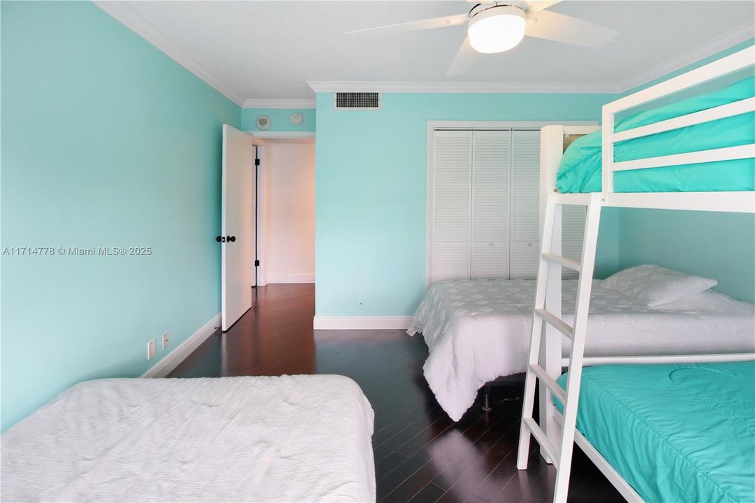 For Sale: $385,000 (2 beds, 2 baths, 1218 Square Feet)