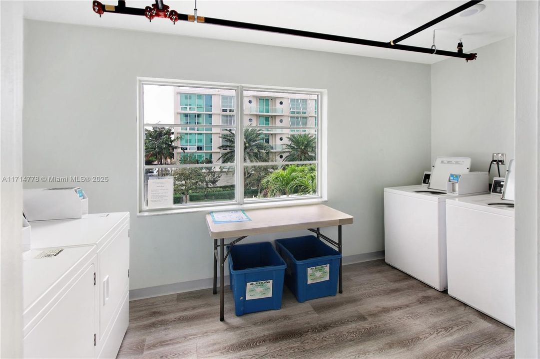 For Sale: $385,000 (2 beds, 2 baths, 1218 Square Feet)