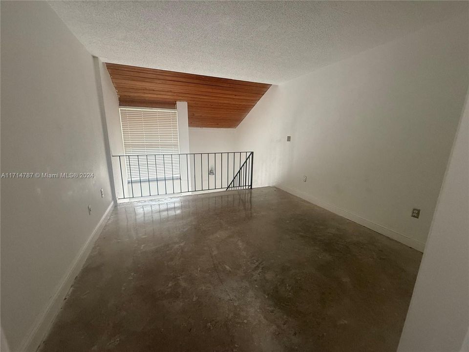 For Rent: $1,750 (1 beds, 1 baths, 705 Square Feet)