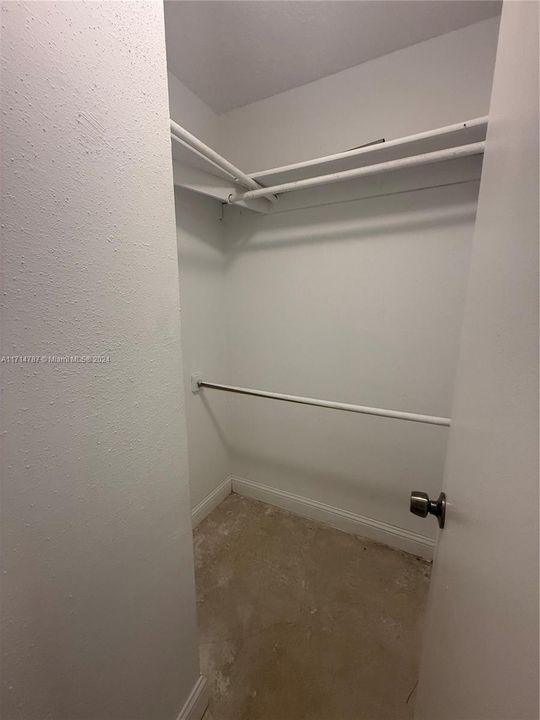 For Rent: $1,750 (1 beds, 1 baths, 705 Square Feet)