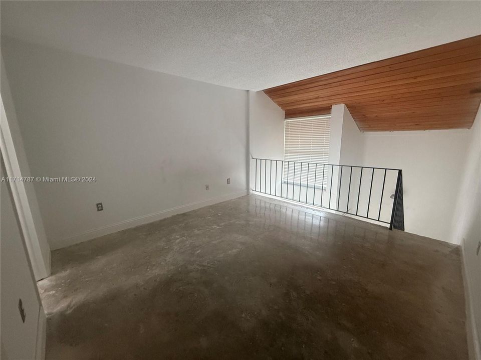 For Rent: $1,750 (1 beds, 1 baths, 705 Square Feet)