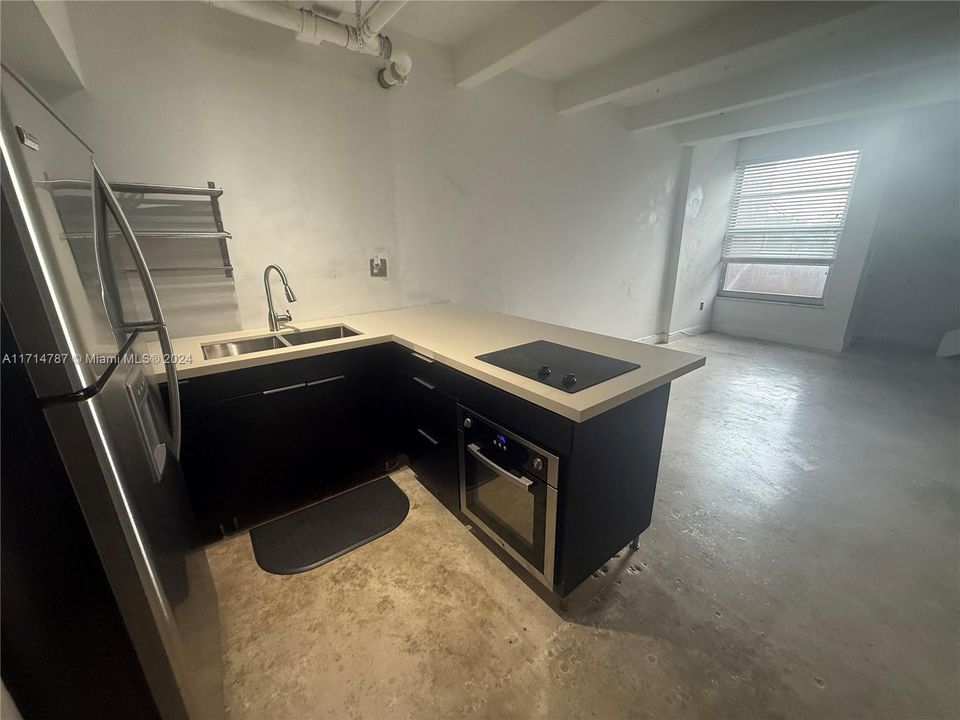 For Rent: $1,750 (1 beds, 1 baths, 705 Square Feet)