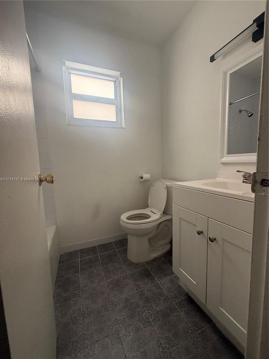 For Rent: $1,750 (1 beds, 1 baths, 705 Square Feet)