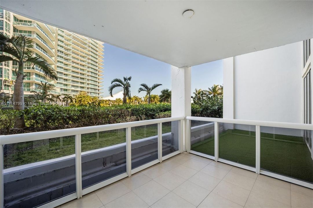 For Sale: $1,100,000 (2 beds, 2 baths, 1056 Square Feet)