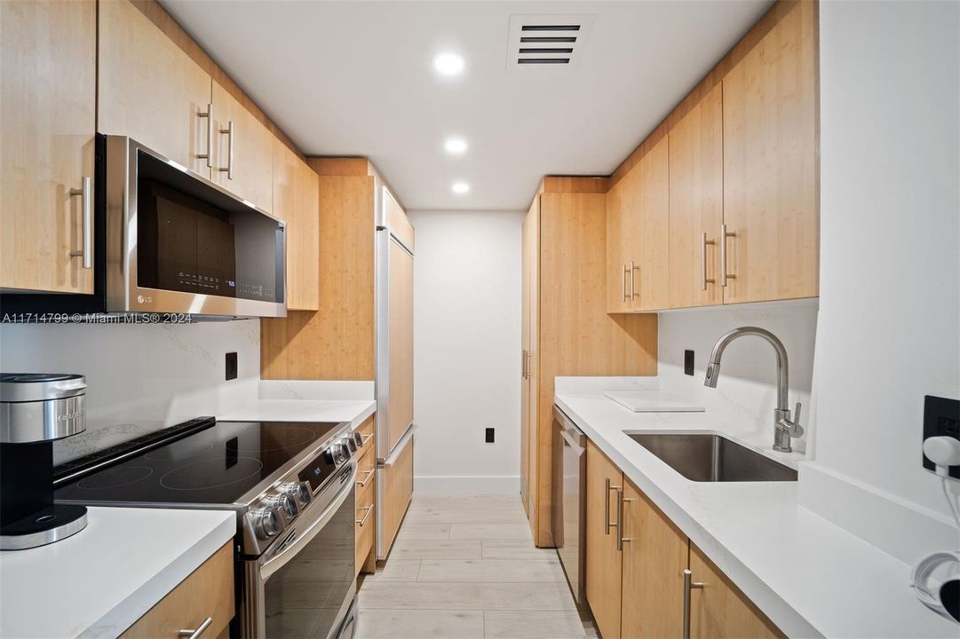 For Sale: $1,100,000 (2 beds, 2 baths, 1056 Square Feet)