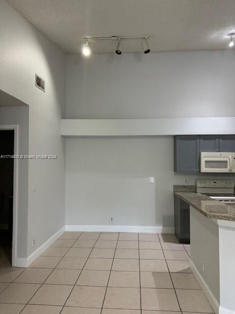 For Rent: $1,975 (2 beds, 2 baths, 1024 Square Feet)