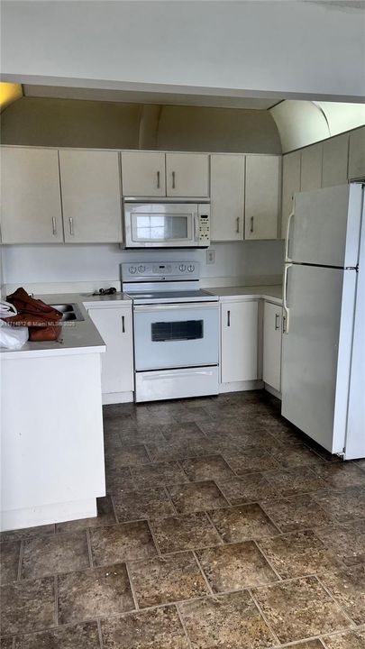 For Rent: $2,100 (2 beds, 2 baths, 1060 Square Feet)