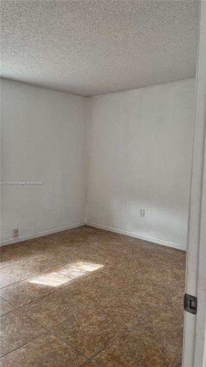 For Rent: $2,100 (2 beds, 2 baths, 1060 Square Feet)